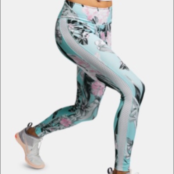 Nike Pants - All-in floral print Nike leggings